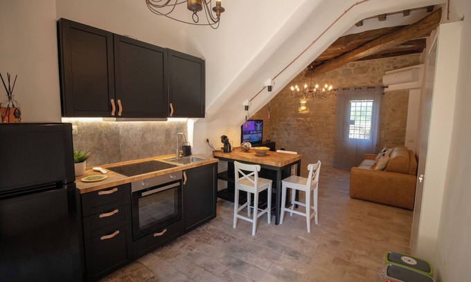 Solfagnano Apartment | App. Pietrachiara "Oleander" - Spacious accommodation nestled in the Umbrian countryside