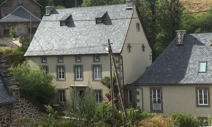 Saint-Anastaise Apartment | Appartment Gite Dom Pop