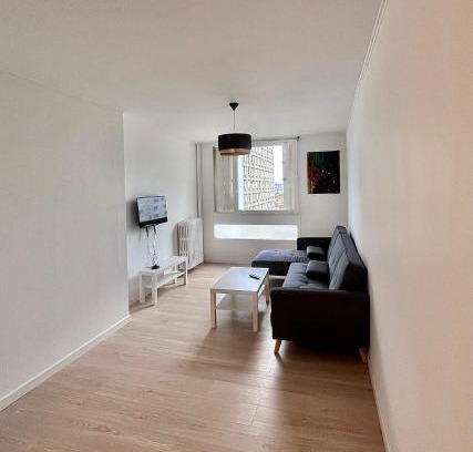 8th Arrondissement Apartment | Apparemment spacieux T5