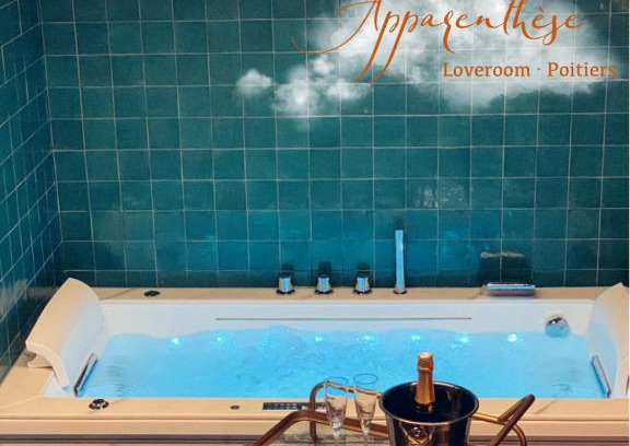 Poitiers Apartment | Apparenthèse Love Room Jacuzzi Sauna