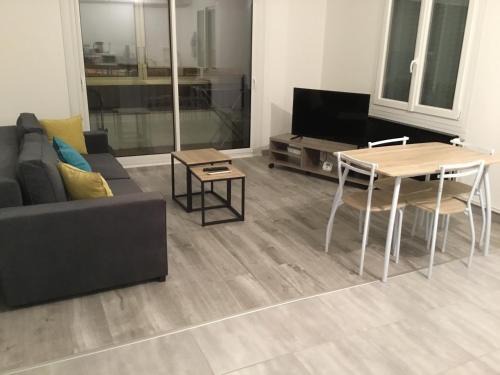 Terrenoire Apartment | Appart du centre t3