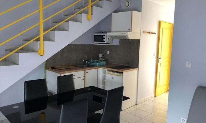 Salon-de-Provence Apartment | Appart Hotel Acadien