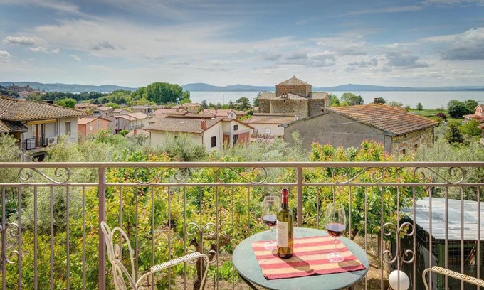 Passignano sul Trasimeno Apartment | Appartamento Luisa - Vista Lago