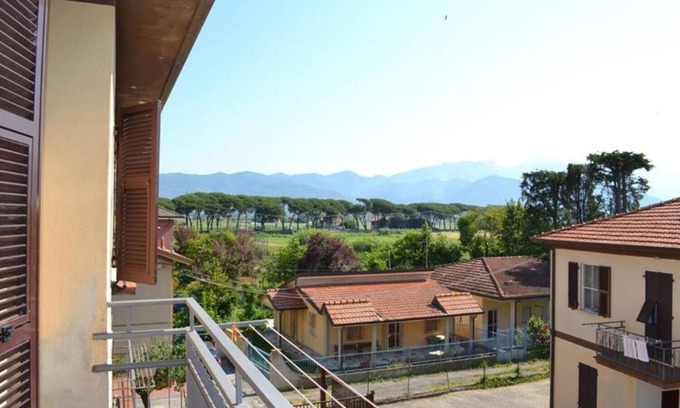 Fiumaretta Apartment | 'Appartamento 10' Near the Beach with Wi-Fi & Balcony