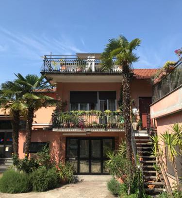 Pero House | Appartamento con terrazza e posto auto Libri e Giardini