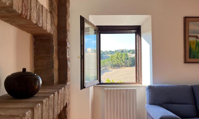 Fermo Apartment | [Appartamento con vista] Finestra sulle colline