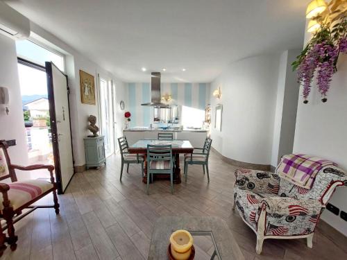 Ronchi Apartment | Appartamento Elena