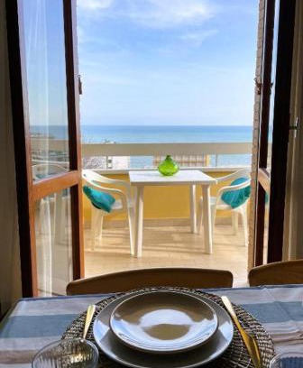 Gabicce Mare Apartment | APPARTAMENTO -F- VISTA MARE con due camere da letto-Residence Azzurro