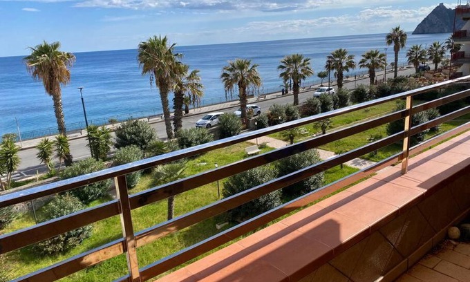 Sant'Alessio Siculo Apartment | Appartamento fronte mare