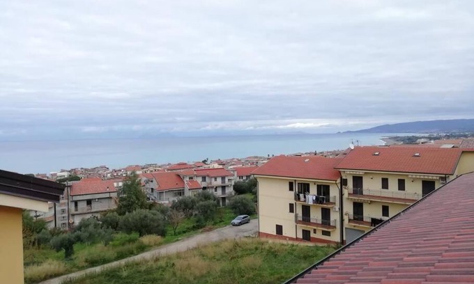 Acquedolci Apartment | Appartamento raffinato vista isole Eolie