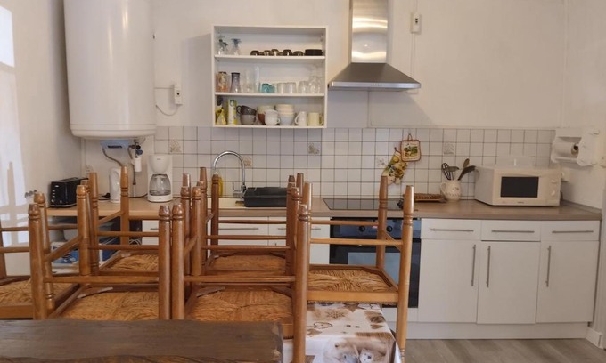 Besse-en-Chandesse Apartment | Appartement Le Paradou à Besse
