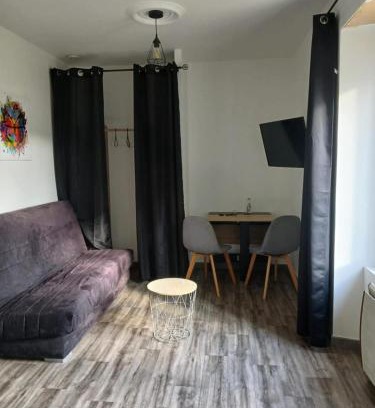 La Boissiere-des-Landes Apartment | Appartement T2 meublé - Entrée indépendante
