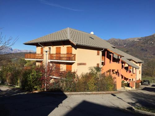 Saint-Leger-les-Melezes Apartment | Appartement offrant une magnifique vue des montagnes