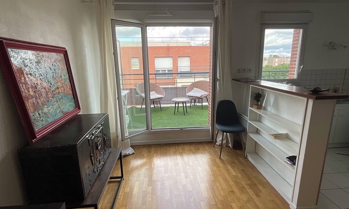 Les Puces de Saint-Ouen Apartment | Appartement Saint Ouen 42m2 +terrasse Proche Ligne 13 et 14