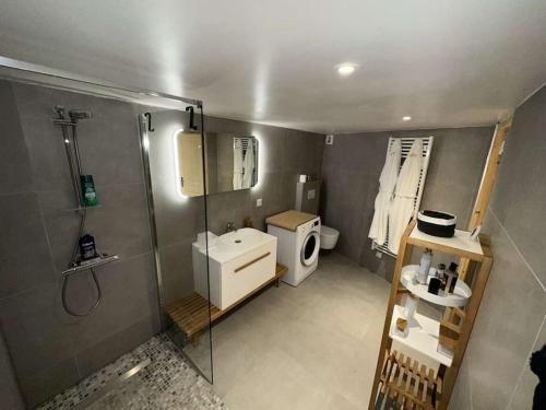 Le Mesnil-le-Roi Apartment | Appartement à 500 m de la gare/4 station des champ elisées.