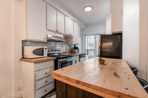 Sainte-Marie Apartment | Appartement 1 chambre avec balcon près Métro Frontenac 2159-01