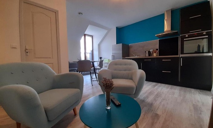 La Roche-Posay Apartment | Appartement 2 chambres avec Wi-Fi, proche centre-ville et thermes de La Roche-Posay - FR-1-541-10