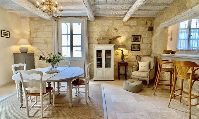 Uzes Apartment | Appartement 2 Chambres/2 Salles de Bains - Terrasse - Centre Historique