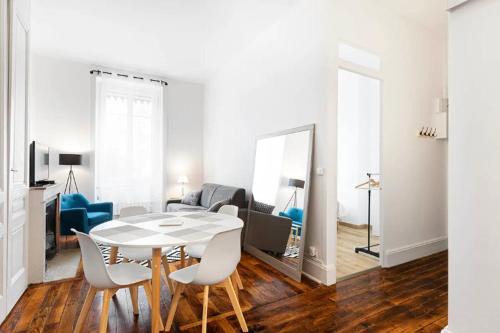 7th Arrondissement Apartment | appartement 2 pièces Jean Macé et stationnement
