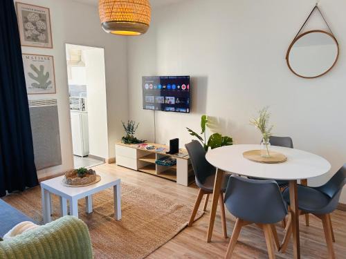 Melun Apartment | Appartement 42 m2 - 10 min gare - Fibre - Smart TV