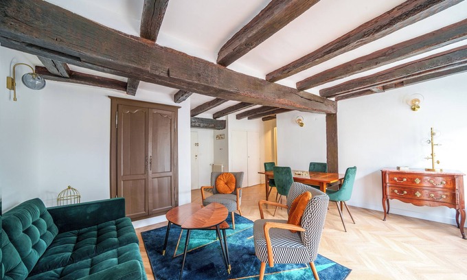 Tours City Centre Apartment | Appartement 4p/2ch place Plumereau avec parking gratuit proche universités