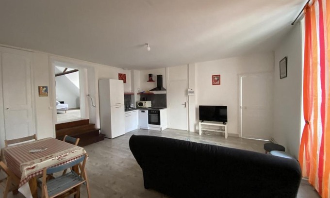 La Roche-Posay Apartment | Appartement 57m² avec WIFI à 200m des Thermes – 4 pers. – Parking gratuit – La Roche-Posay - FR-1-541-40
