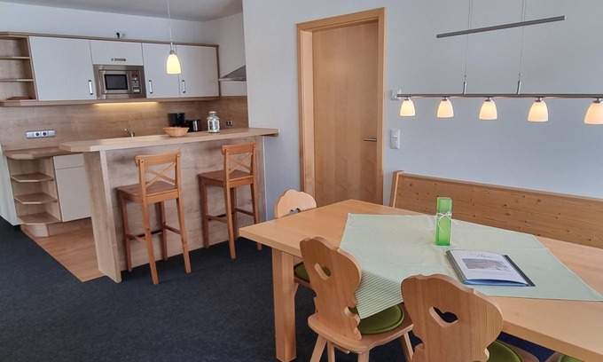 Riezlern Apartment | Appartement "8" - 2 Schlafräume, Dusche, WC - Gästehaus Alpina