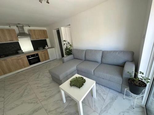 Tremblay-en-France Apartment | Appartement accueillant près de Paris, 45 m², terrasse