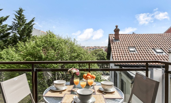 Biarritz City Centre Apartment | Appartement Ajar - Welkeys