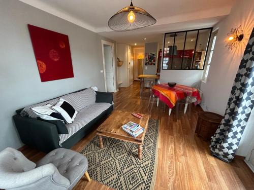 Saint-Jean-de-Luz Apartment | Appartement central à Saint-Jean-de-Luz, proche plage & port - FR-1-239-1090