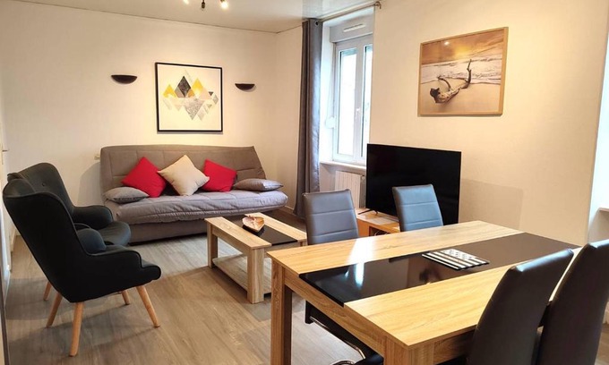 Trebeurden Apartment | Appartement central à Trébeurden, 500m plage, proche commerces, 2 chambres, 3 salles d'eau - FR-1-368-308