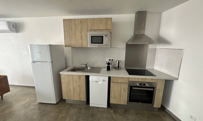 Pouzilhac Apartment | Appartement Climatisé Avec Extérieur