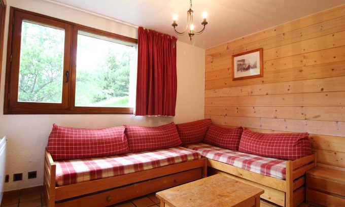 Lanslevillard Apartment | Appartement cosy 5 pers. à Val Cenis Lanslevillard, proche télécabine et ESF, terrasse, wifi inclus - FR-1-508-131