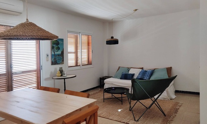 Costa Dorada Apartment | Appartement Dans un Village de Pècheurs Entouré de Merveilleuses Criques