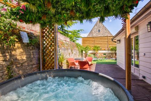 Saint-Nicolas Apartment | Appartement fraîchement rénovée - Jacuzzi au cœur de Caen