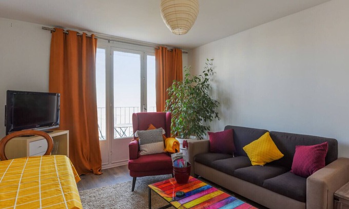 Clichy Apartment | Appartement Jaurès, vue sur la Seine - Welkeys