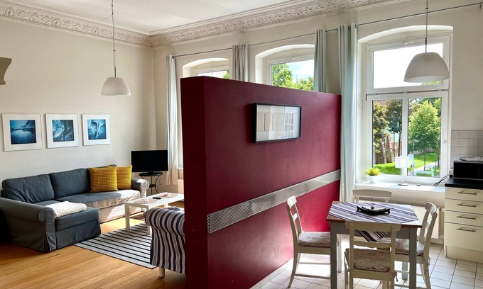 Stralsund Apartment | Appartement L - Ferienwohnung am Theater Haus Olaf Palme 1