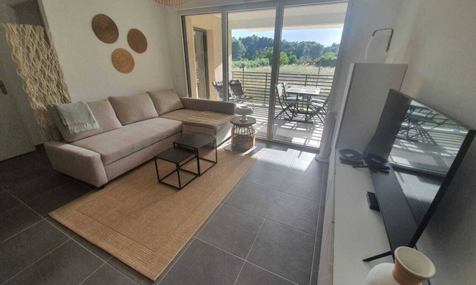 Ventabren Apartment | Appartement L'oustaou des Pins, Classé Meublé 4 Dans Résidence Sécurisée