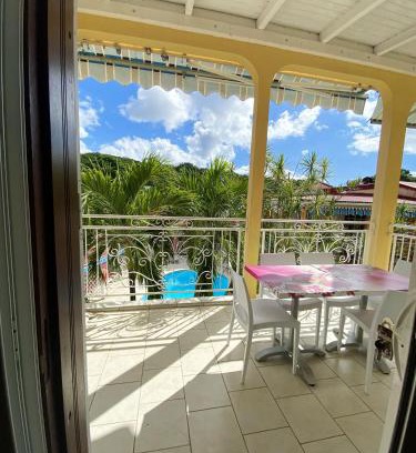 Baille-Argent Apartment | Appartement lumineux à Pointe-Noire avec piscine partagée