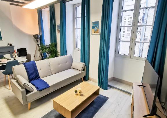 Saintes Apartment | Appartement Ma Douce Charente - Superbe T3 Design et Fonctionnel - Hyper Centre à Saintes