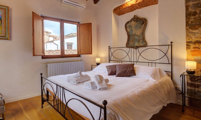 Oltrarno Apartment | Appartement Magique Dans L'ancienne Tour Proche du Ponte Vecchio