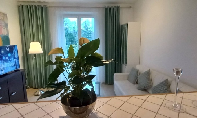 Marnes-la-Coquette Apartment | APPARTEMENT MEUBLE & EQUIPE A GARCHES/30 M2/1 250 €/MOIS