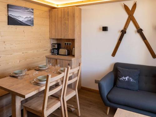Val-Thorens Apartment | Appartement moderne à Val Thorens - 4 pers - 1 chambre, 1 cabine, skis aux pieds, balcon - FR-1-637-30