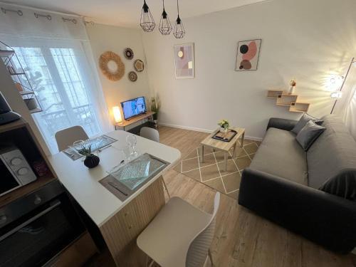 Saint-Florent Apartment | Appartement moderne Wifi Fibre et Parking privé gratuit avec balcon et ascenseur