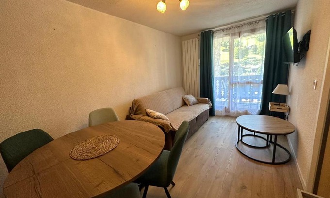 Areches Apartment | Appartement rénové plein centre, 4 personnes, 1 chambre, 1 coin montagne - VLI37
