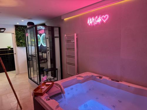 Clermont-l'Herault Apartment | Appartement SPA - W&M Suite