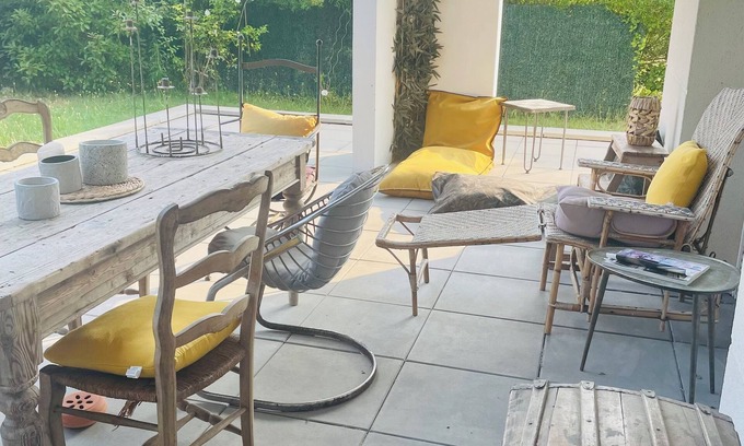 Aix-en-Provence Apartment | Appartement T3 en Rez de Jardin à 10 mn du Centre Ville