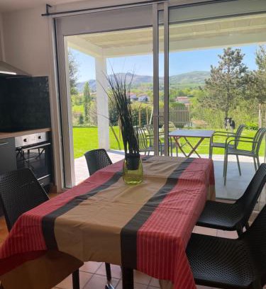Espelette Apartment | Appartement vue montagne, Espelette
