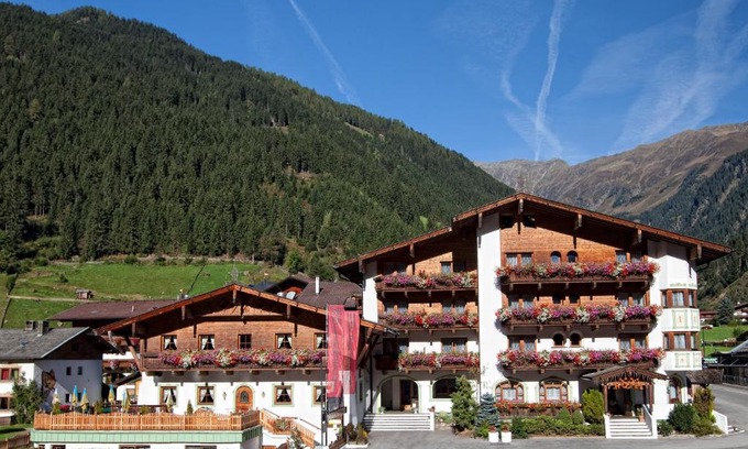 Neustift Im Stubaital Apartment | Appartementhaus zum Holzknecht am See