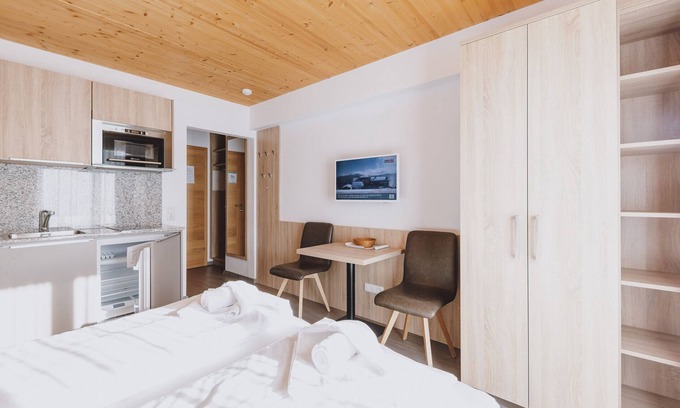 Schuttdorf Apartment | Appartements Sulzer - TOP 23, Balcony & sauna
